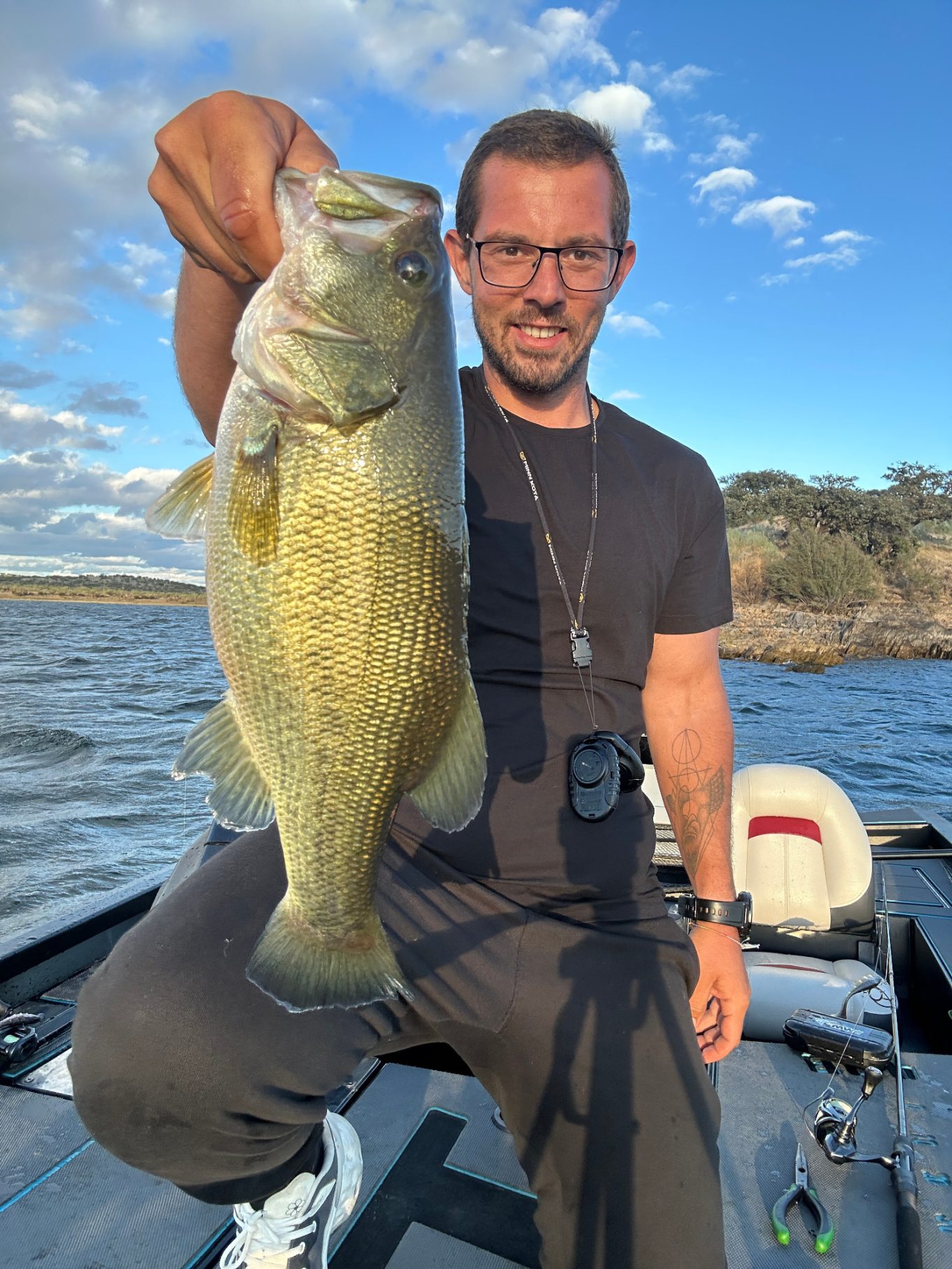 Schwarzbarsch angeln Orellana Stausee